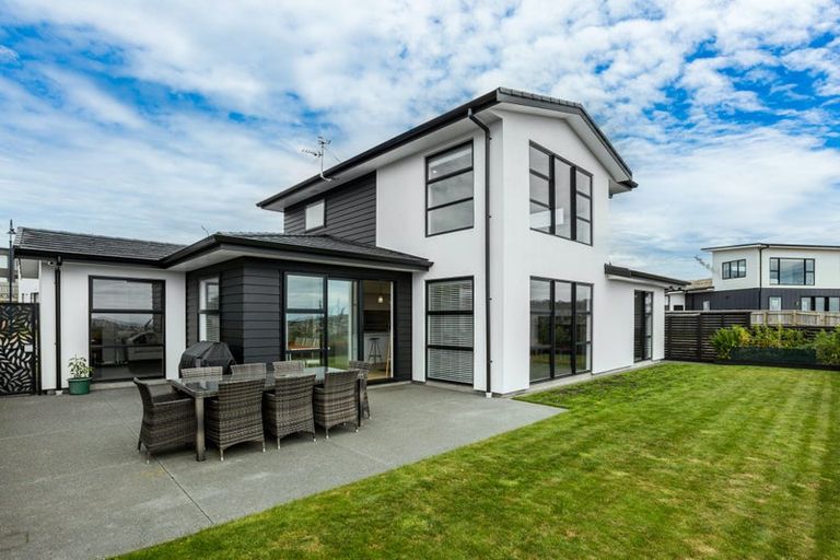 Photo of property in 3 Kaiaho Close, Aotea, Porirua, 5024