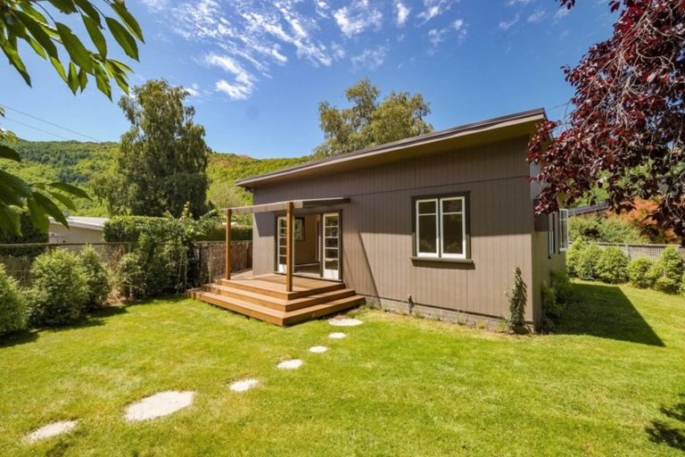 Photo of property in 51 Centennial Avenue, Arrowtown, 9302