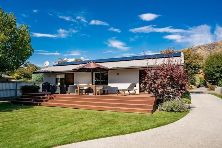 Photo of property in 48 Meadowstone Drive, Wanaka, 9305