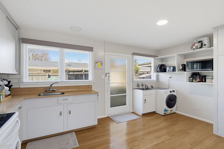 Photo of property in 2/7 Curletts Road, Sockburn, Christchurch, 8042