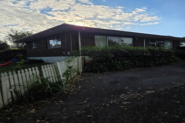 Photo of property in 1/126 Triangle Road, Massey, Auckland, 0614