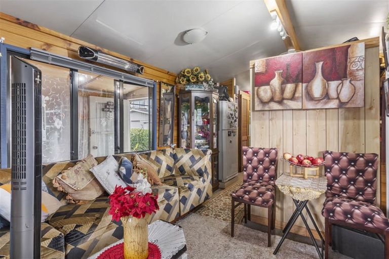 Photo of property in 11 Paragon Avenue, Beach Haven, Auckland, 0626