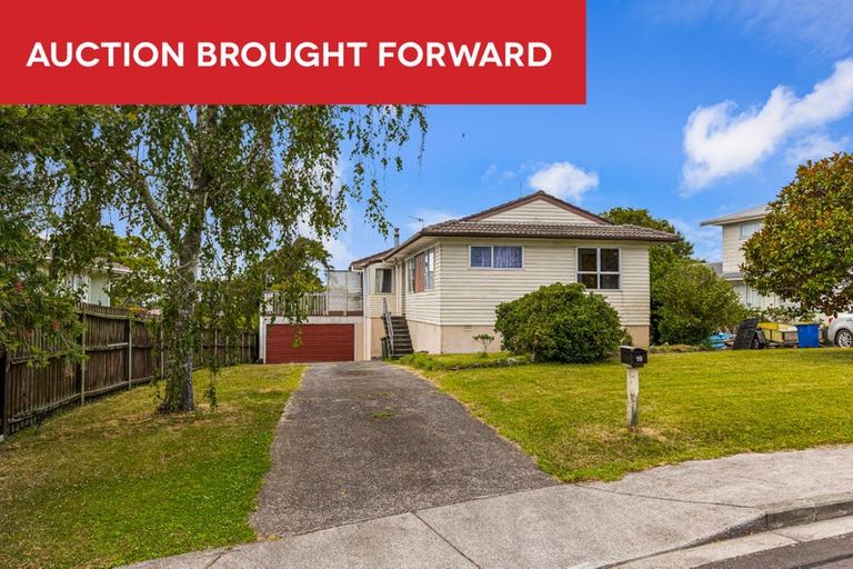 Photo of property in 19 Lydford Place, Glendene, Auckland, 0602