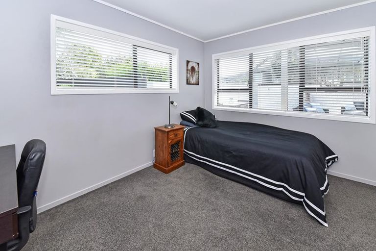 Photo of property in 43 Ray Small Drive, Pahurehure, Papakura, 2113