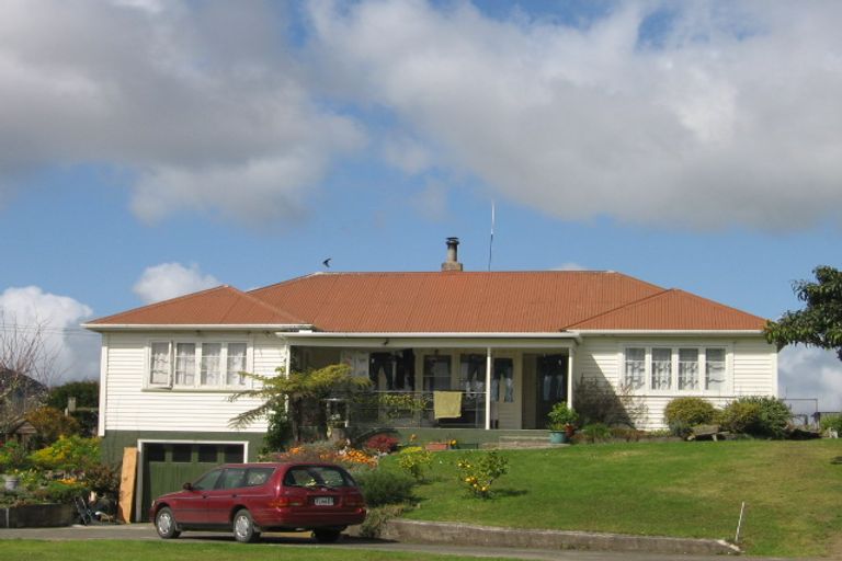 Photo of property in 16 View Street, Maungaturoto, 0520