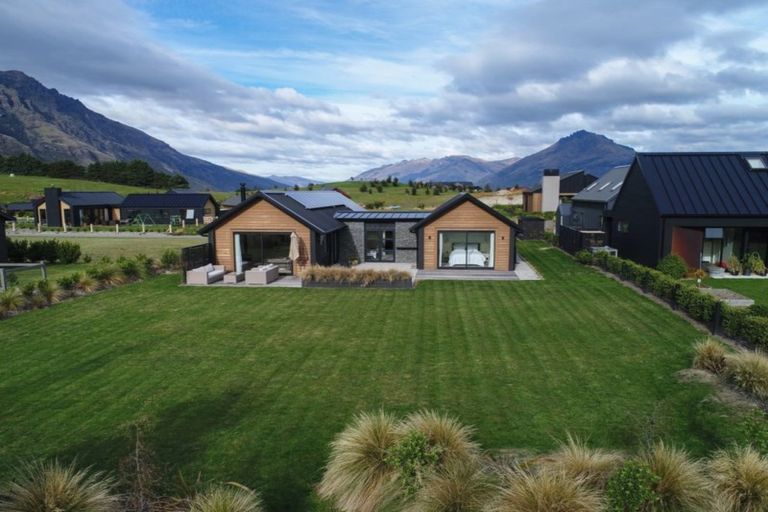 Photo of property in 18 Jacks Point Rise, Jacks Point, Queenstown, 9371