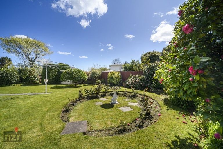 Photo of property in 24 Wikiriwhi Crescent, Awapuni, Palmerston North, 4412