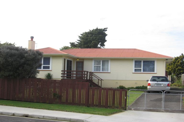 Photo of property in 4 Eddowes Street, Manurewa, Auckland, 2102