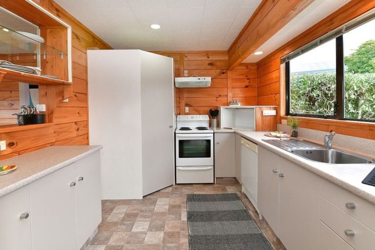 Photo of property in 33 Charlotte Street, Stanmore Bay, Whangaparaoa, 0932