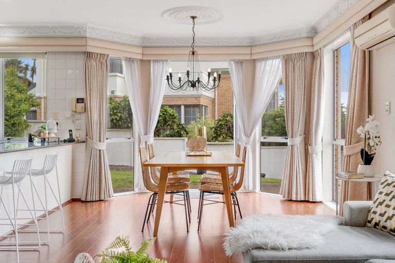 Photo of property in 35 Mccahill Views, Botany Downs, Auckland, 2010