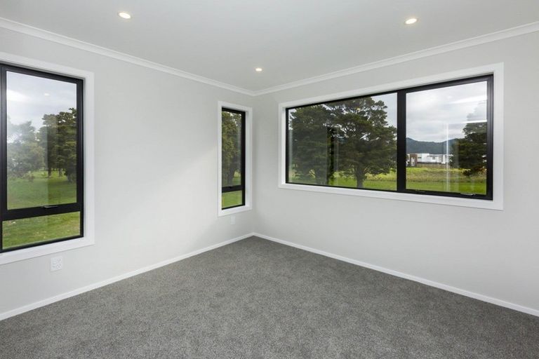Photo of property in 84 Mawai Hakona Drive, Wallaceville, Upper Hutt, 5018