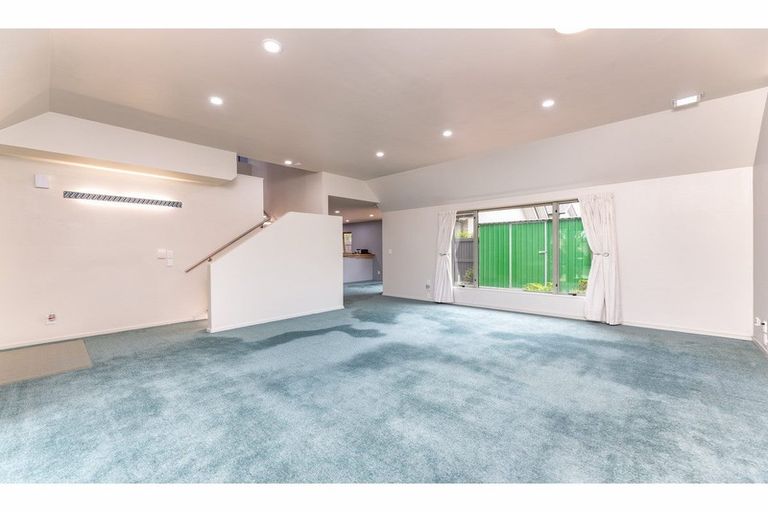 Photo of property in 28 Brockworth Place, Riccarton, Christchurch, 8011