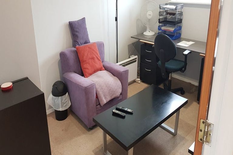 Photo of property in 20-22 Sievers Grove, Cannons Creek, Porirua, 5024