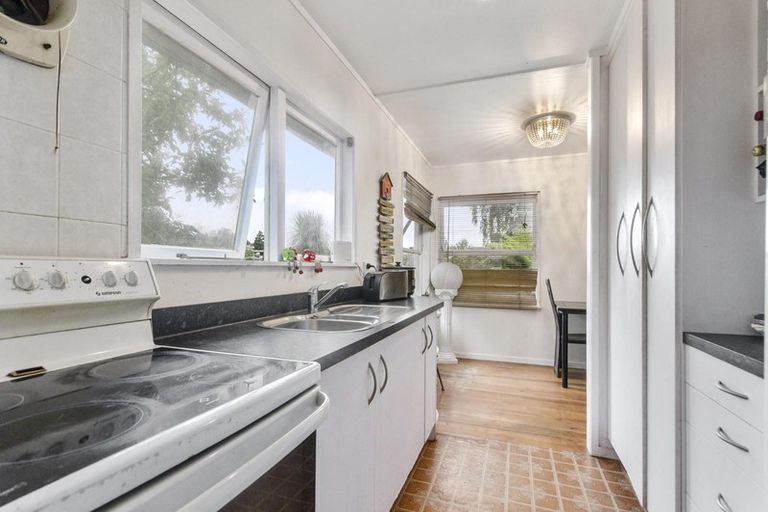 Photo of property in 139 View Road, Sunnyvale, Auckland, 0612