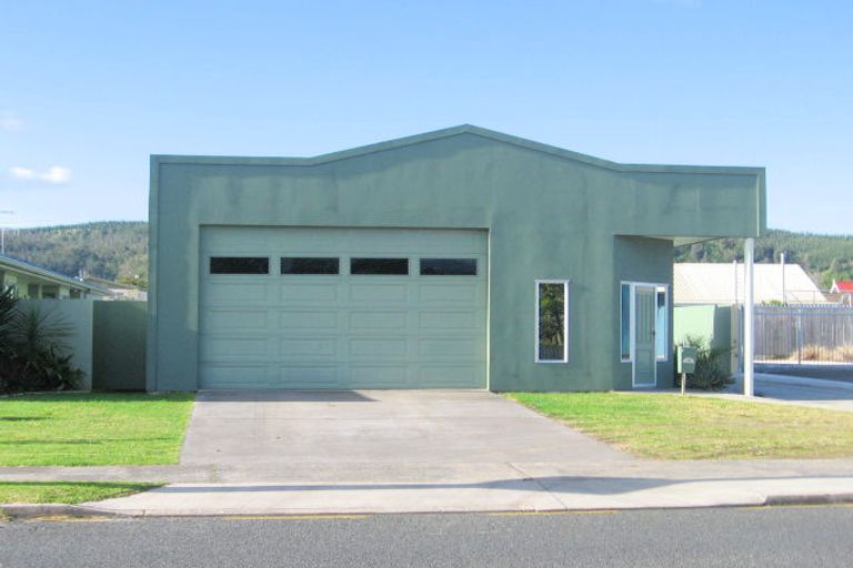 Photo of property in 104 Hetherington Road, Whangamata, 3620