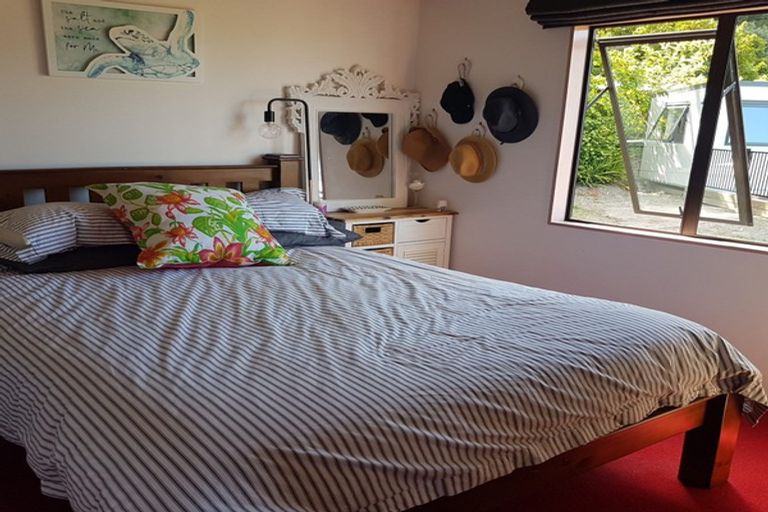 Photo of property in 14 Bolton Place, Hicks Bay, Tikitiki, 4087