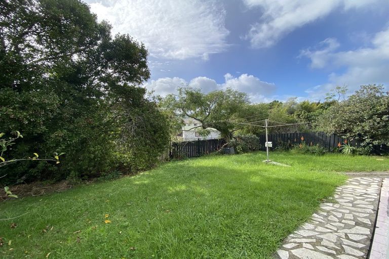 Photo of property in 2/14 Downing Street, Glenfield, Auckland, 0629