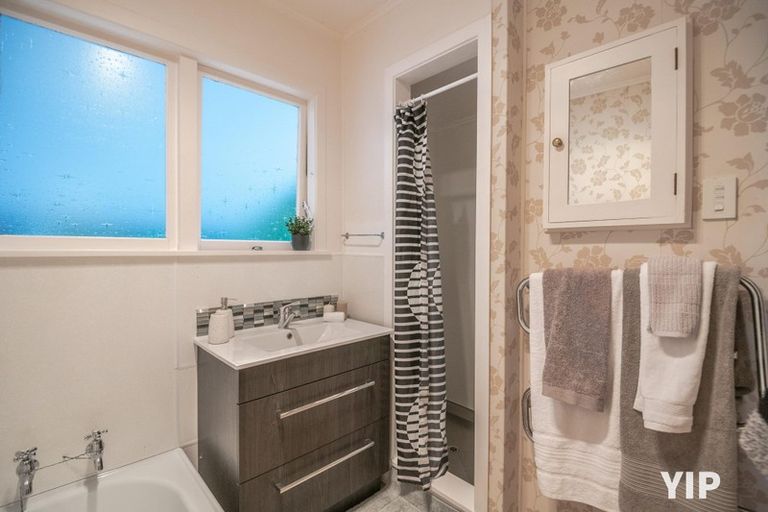 Photo of property in 96 Stewart Drive, Newlands, Wellington, 6037