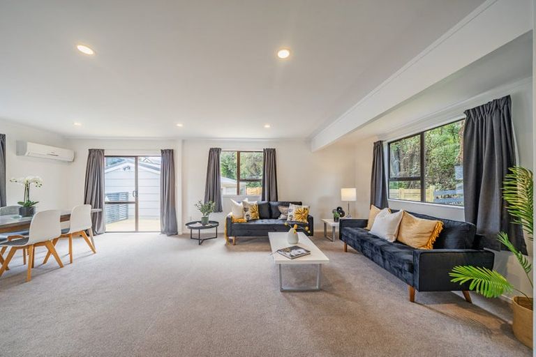 Photo of property in 13 King Charles Drive, Kingsley Heights, Upper Hutt, 5018