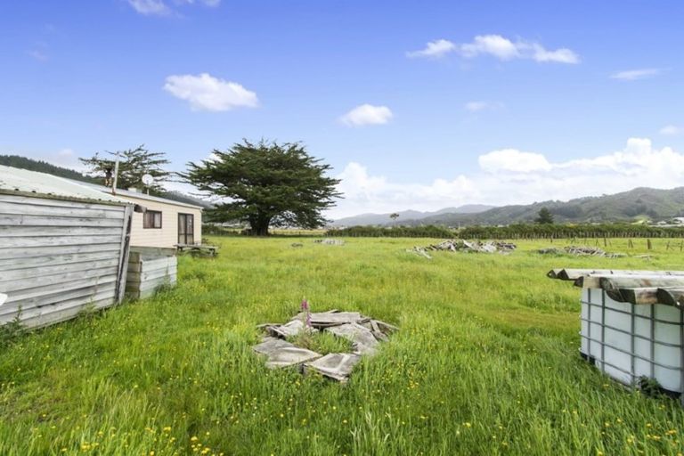 Photo of property in 104 Upper Fitzherbert Road, Wainuiomata, 5373