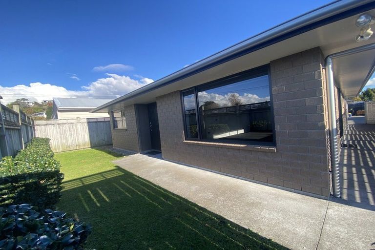 Photo of property in 28 Queens Road, Glen Avon, New Plymouth, 4312
