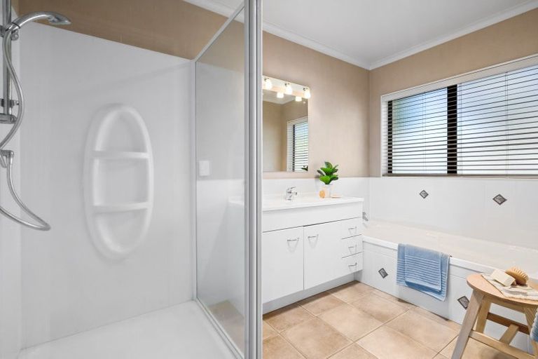 Photo of property in 15 Frame Place, Owhata, Rotorua, 3010