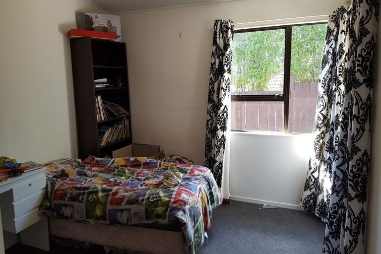 Photo of property in 6 Antilla Place, Half Moon Bay, Auckland, 2012