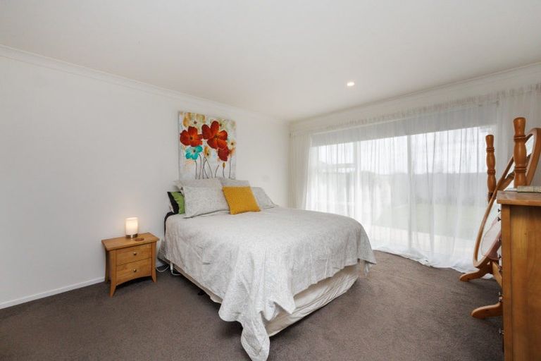 Photo of property in 25 Dogwood Way, Milson, Palmerston North, 4414