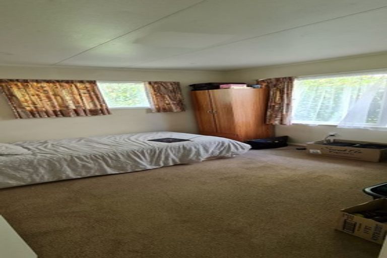 Photo of property in 72 Stewart Drive, Newlands, Wellington, 6037