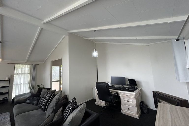 Photo of property in 3 Escort Grove, Awapuni, Palmerston North, 4412