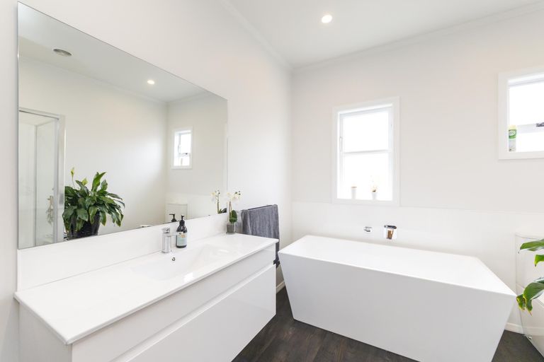 Photo of property in 20 East Street, Terrace End, Palmerston North, 4410