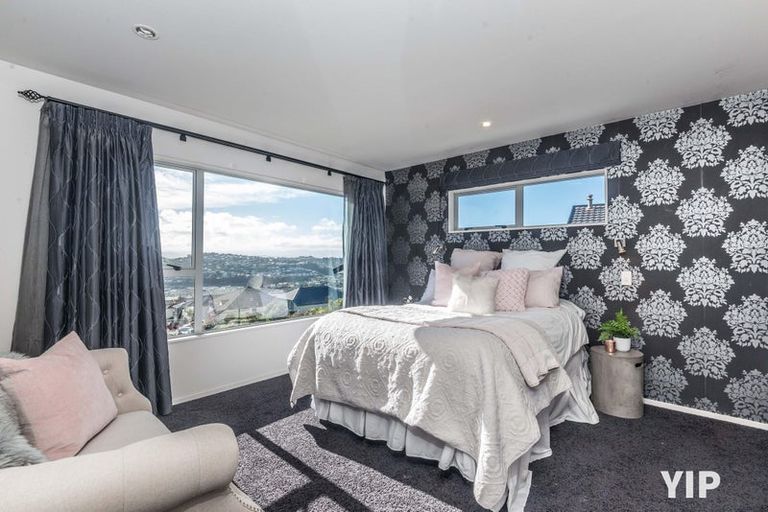 Photo of property in 35 Meadowcroft Grove, Johnsonville, Wellington, 6037