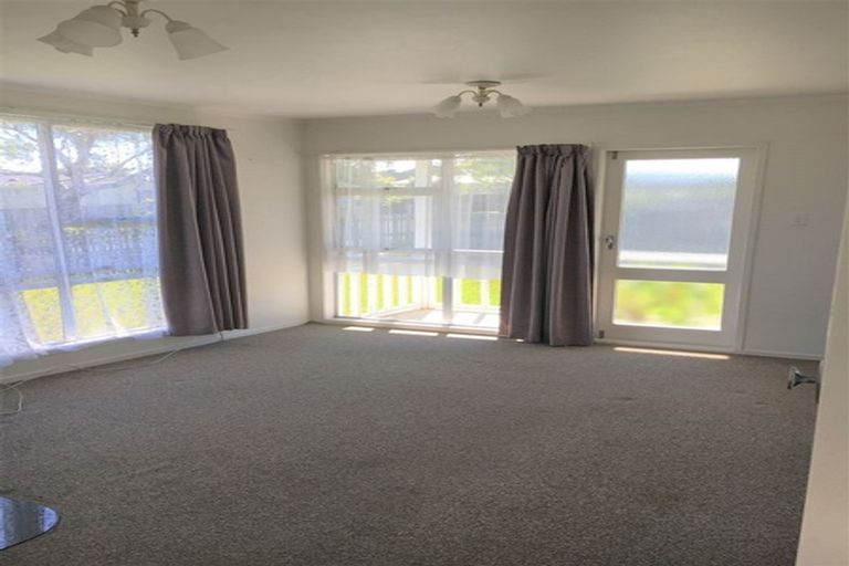 Photo of property in 28 Rena Place, West Harbour, Auckland, 0618
