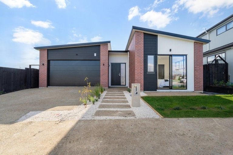 Photo of property in 6 Pineview Drive, Rosehill, Papakura, 2113