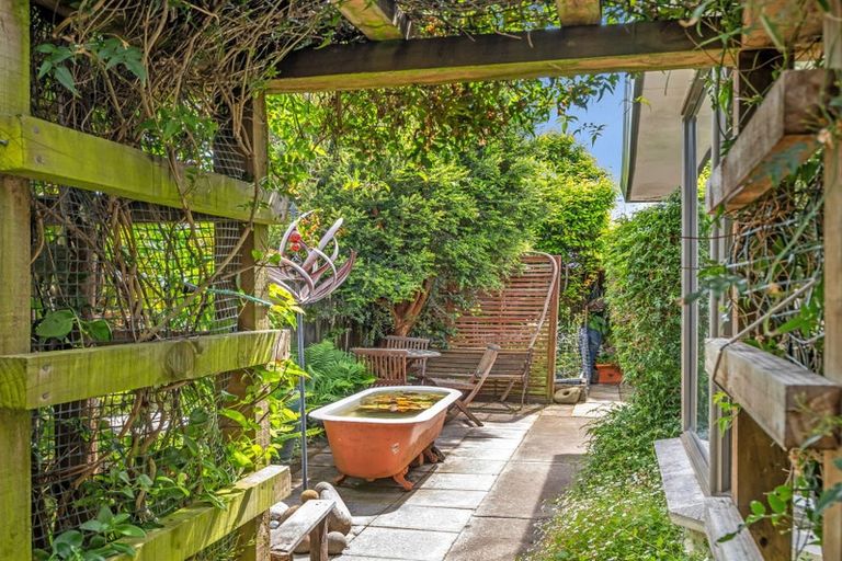 Photo of property in 2/56 Aorangi Road, Bryndwr, Christchurch, 8053