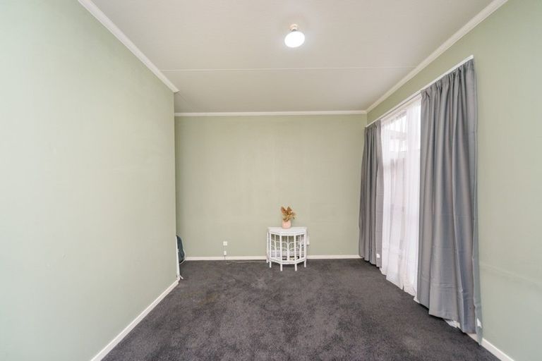 Photo of property in 22 Catlins Crescent, Milson, Palmerston North, 4414