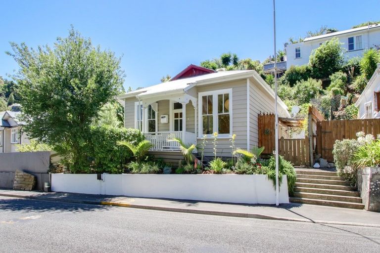 Photo of property in 48 Faraday Street, Hospital Hill, Napier, 4110
