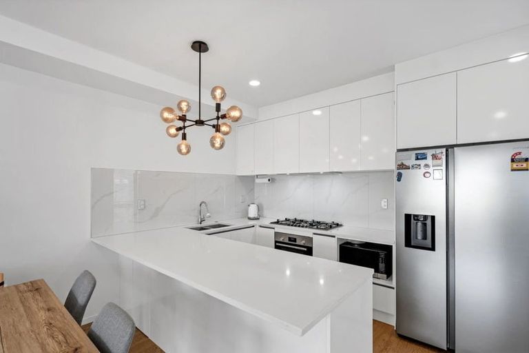 Photo of property in 5b Frontier Lane, Flat Bush, Auckland, 2019