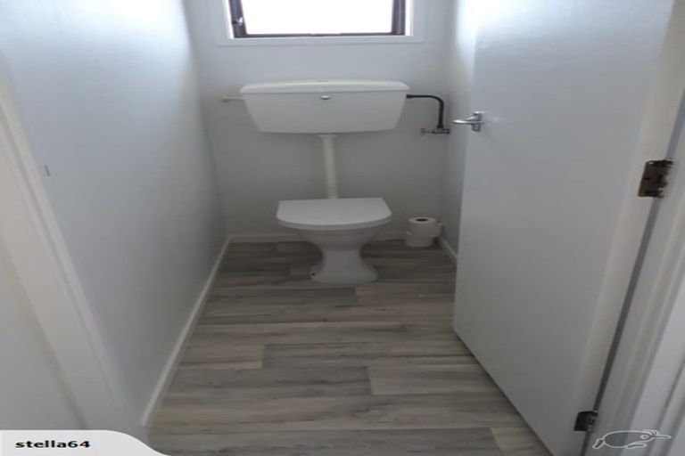 Photo of property in 2/32 Ballater Place, Highland Park, Auckland, 2010