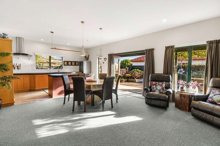 Photo of property in 1 Strachan Way, Highbury, Palmerston North, 4412