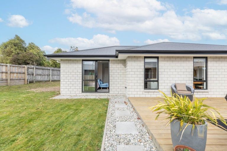 Photo of property in 2 Komahimahi Way, Motuoapa, 3382