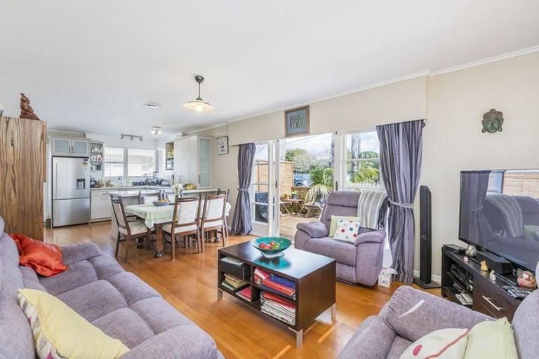 Photo of property in 5a Melanie Place, Orewa, 0931