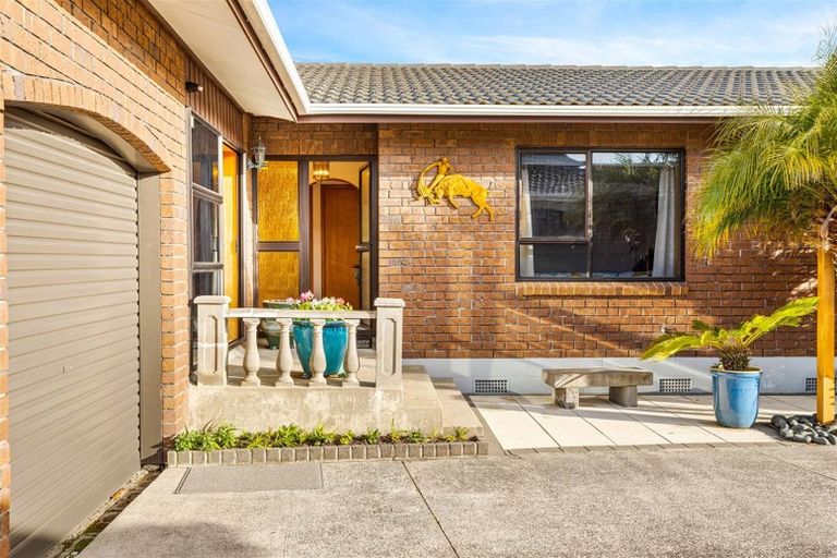 Photo of property in 12 Muscat Place, Henderson, Auckland, 0612