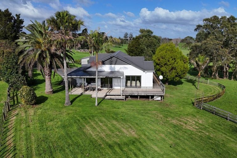 Photo of property in 14 Te Arai Point Road, Te Arai, Wellsford, 0975