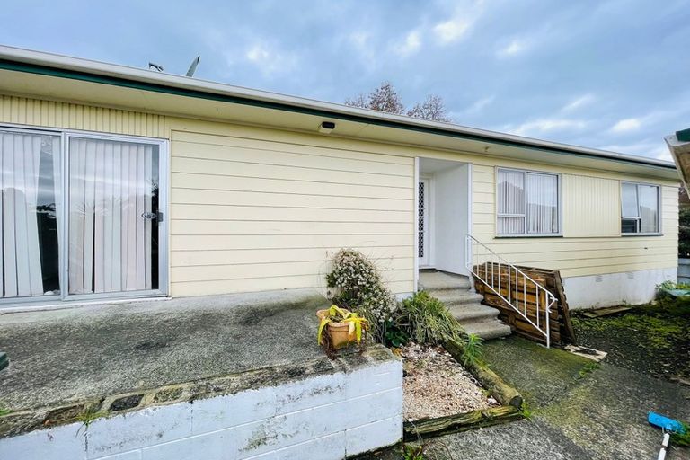 Photo of property in 35 Fairdale Avenue, Red Hill, Papakura, 2110
