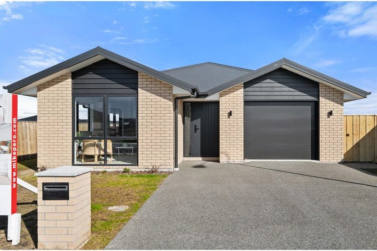 Photo of property in 27 Stackwood Avenue, Woodend, 7691