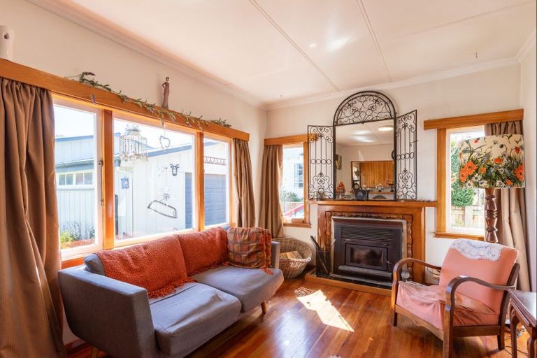 Photo of property in 34 Queen Street, Dannevirke, 4930