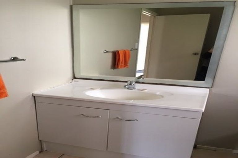 Photo of property in 10 Dakota Avenue, Beach Haven, Auckland, 0626