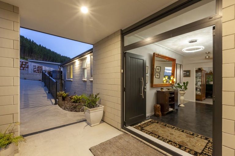 Photo of property in 72 Kakariki Grove, Waikanae, 5036