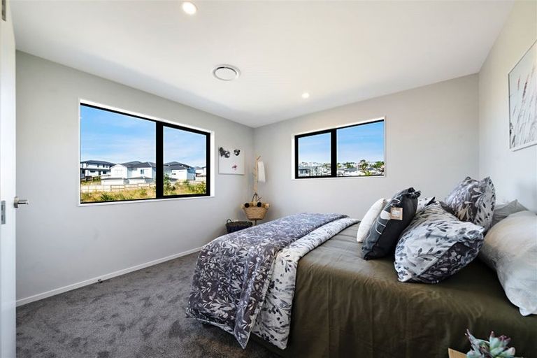 Photo of property in 18 Cirrus Way, Ranui, Auckland, 0612